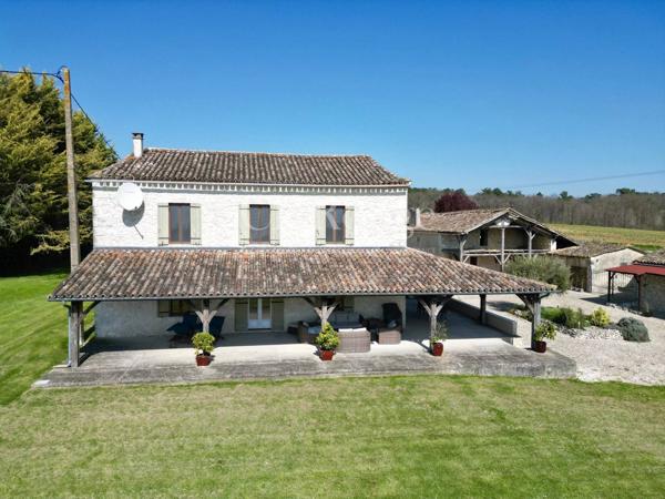 10 minutes d’Eymet et Duras – Propriété avec vues, maison d’amis, piscine et 1 hectare de terrain