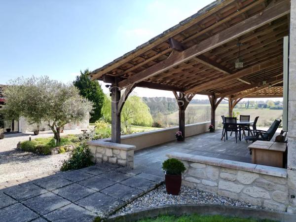 10 minutes d’Eymet et Duras – Propriété avec vues, maison d’amis, piscine et 1 hectare de terrain