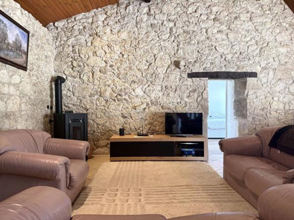 10 minutes d’Eymet et Duras – Propriété avec vues, maison d’amis, piscine et 1 hectare de terrain