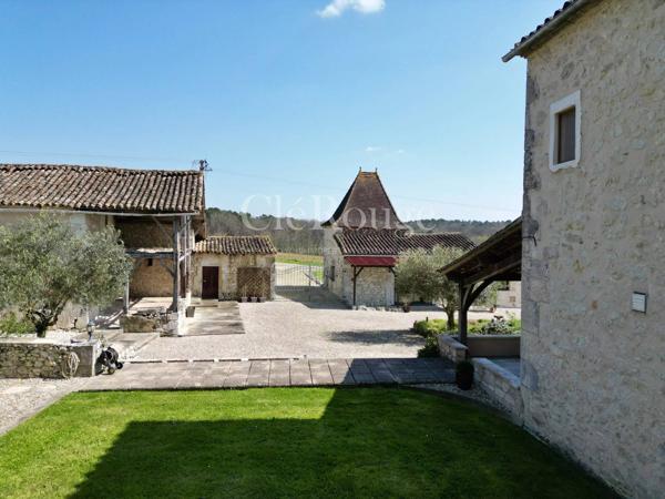 10 minutes d’Eymet et Duras – Propriété avec vues, maison d’amis, piscine et 1 hectare de terrain