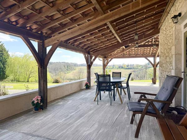 10 minutes d’Eymet et Duras – Propriété avec vues, maison d’amis, piscine et 1 hectare de terrain