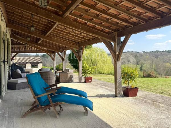 10 minutes d’Eymet et Duras – Propriété avec vues, maison d’amis, piscine et 1 hectare de terrain