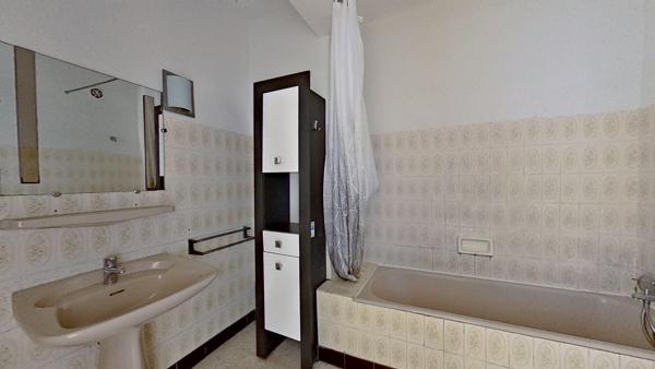 Appartement
         4 pièces
        - 97 m² Exclusivité 170 000 € *