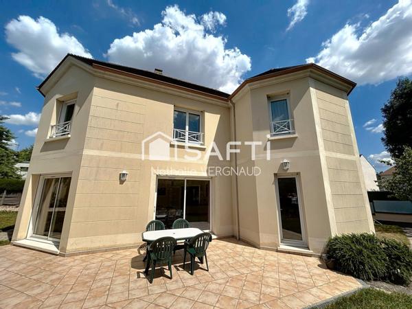 SUPERBE VILLA DE 177 M2 SUR UN TERRAIN DE 851 M2