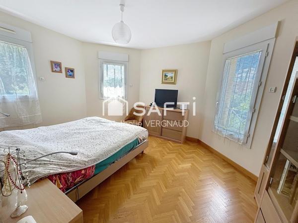 SUPERBE VILLA DE 177 M2 SUR UN TERRAIN DE 851 M2