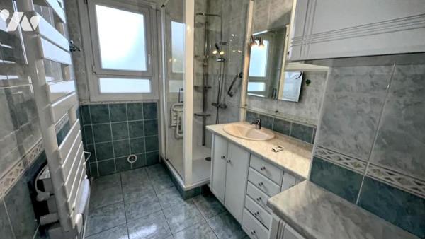 A VENDRE 56 VANNES La Garenne, à 2 pas du centre historique, appartement 94 m², 4 chambres, parking 