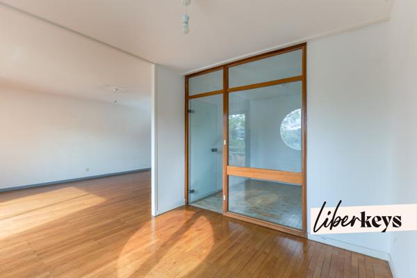 Appartement T3/T4 de 86m² avec balcon & parking - rue Rhin et Danube / Quais de Saône