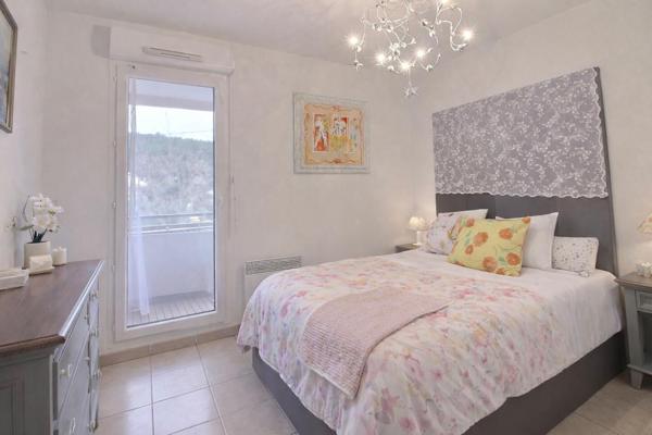 Gardanne - Appartement T2 - Avec terrasse et place de parking