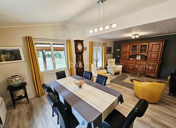 Un bien rare à Champeix !

Située dans un quartier résidentiel de Champeix, cette maison construite en 1981 développe environ 150 m² habitables sur un terrain clos et arboré de 2 000 m².

Elle se compose au premier niveau d'une cuisine équipée, d'un salon-séjour, d'un bureau, de deux chambres, d'une salle d'eau et de WC séparés.

À l'étage, vous disposerez de trois chambres supplémentaires ainsi que d'une salle d'eau avec WC.

Une véranda, véritable espace de vie supplémentaire, complète agréablement la maison.

Le sous-sol complet offre un grand garage, une buanderie et une cave.

À l'extérieur, le terrain de 2 000 m² clos et arboré constitue un véritable atout et offre un cadre agréable, au calme et avec de nombreuses possibilités.

Les + :

150 m² habitables
5 chambres
Terrain clos et arboré de 2 000 m²
Véranda
Sous-sol complet avec grand garage
Quartier résidentiel
Tout-à-l'égout
DPE D / GES B

Les maisons disposant de tels volumes et d'un terrain de cette superficie sont particulièrement rares à la vente sur Champeix. Une opportunité à découvrir pour ceux qui recherchent un bien familial avec de l'espace et du terrain dans le secteur.