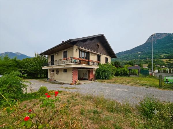 Maison
         5 pièces
        - 149 m² Exclusivité 360 000 € *