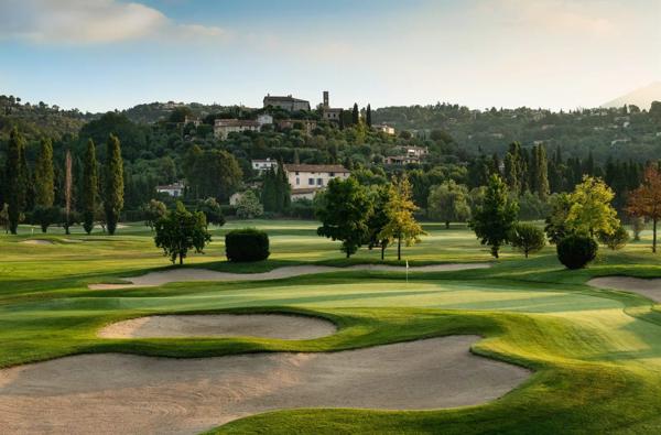 Bel appartement T4 à la vente à Chateauneuf-Grasse en bordure du golf