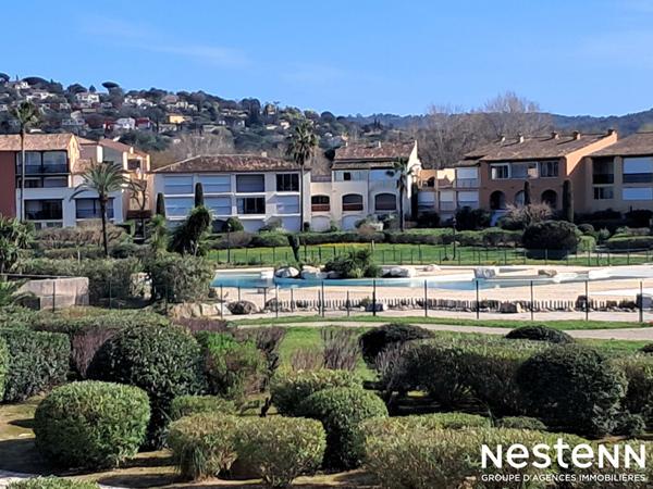 2 pieces aux Marines de Cogolin