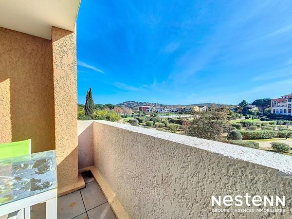 2 pieces aux Marines de Cogolin