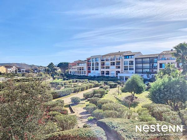 2 pieces aux Marines de Cogolin