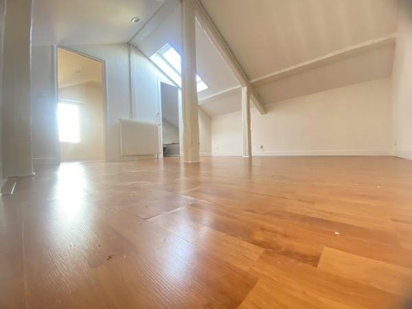 03200 VICHY APPARTEMENT DUPLEX 5 PIÈCES AVEC BALCONNNET AVEC CAVE COEUR DE VILLE