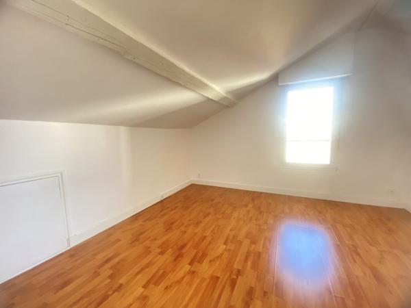 03200 VICHY APPARTEMENT DUPLEX 5 PIÈCES AVEC BALCONNNET AVEC CAVE COEUR DE VILLE