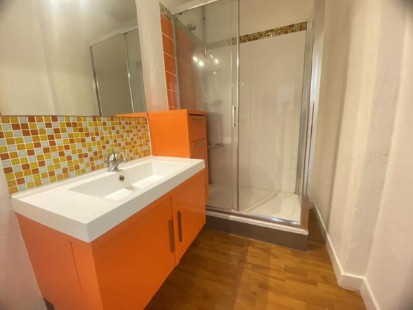 03200 VICHY APPARTEMENT DUPLEX 5 PIÈCES AVEC BALCONNNET AVEC CAVE COEUR DE VILLE