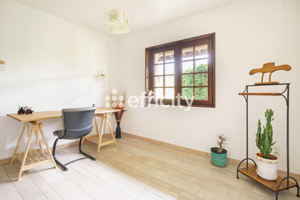 Maison
         5 pièces
        - 164 m² Bien prestige 795 000 € *