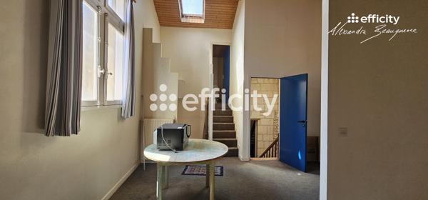 Immeuble
         9 pièces
        - 400 m²