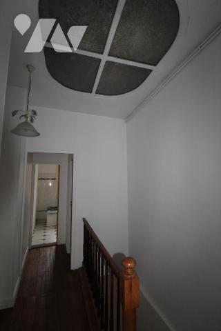 Immeuble libre avec local commercial + apt T3 + garage - à SAINTES en centre ville 