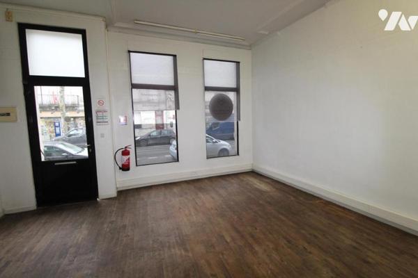 Immeuble libre avec local commercial + apt T3 + garage - à SAINTES en centre ville 