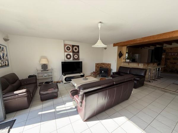 Maison  6 pièce(s)  3 chambre(s)  200 m²