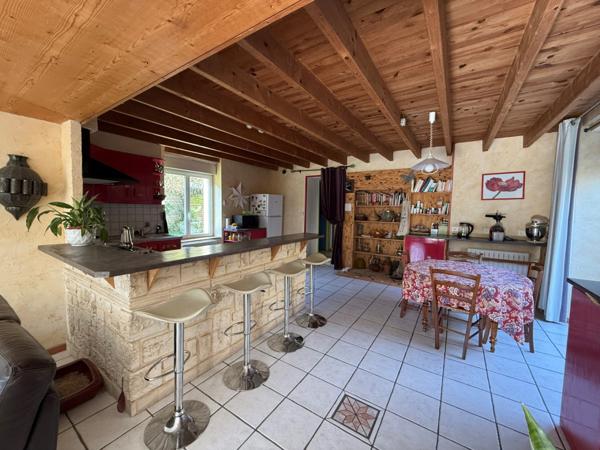 Maison  6 pièce(s)  3 chambre(s)  200 m²