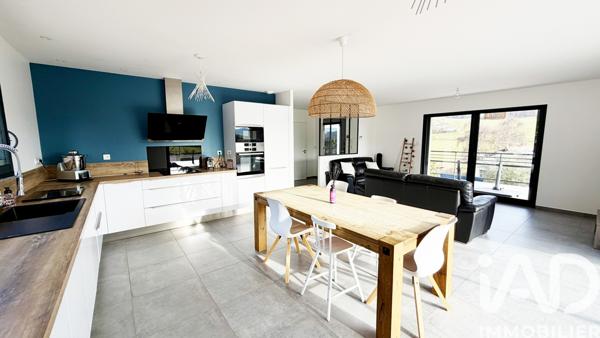 Maison à vendre 5 pièces 106 m² Le Chambon-Feugerolles