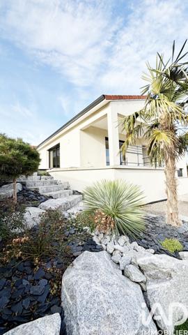 Maison à vendre 5 pièces 106 m² Le Chambon-Feugerolles