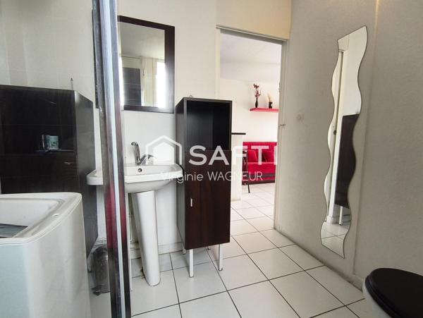 T2/cabine en rdj, terrasse, parking, piscine.