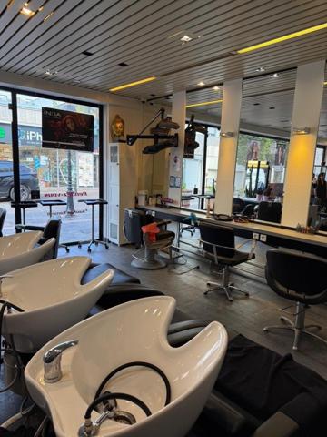 CESSION DE FONDS DE COMMERCE SALON DE COIFFURE COURBEVOIE EN PLACE DEPUIS 30 ANS