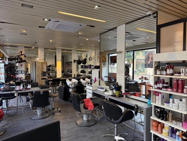 CESSION DE FONDS DE COMMERCE SALON DE COIFFURE COURBEVOIE EN PLACE DEPUIS 30 ANS