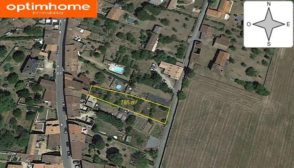 ENSEMBLE DE DEUX MAISONS DE VILLAGE A RESTAURER, COURETTE, GARAGE et JARDIN 785 m²