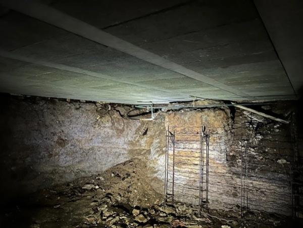 ENSEMBLE DE DEUX MAISONS DE VILLAGE A RESTAURER, COURETTE, GARAGE et JARDIN 785 m²