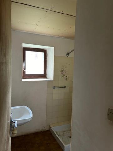 ENSEMBLE DE DEUX MAISONS DE VILLAGE A RESTAURER, COURETTE, GARAGE et JARDIN 785 m²