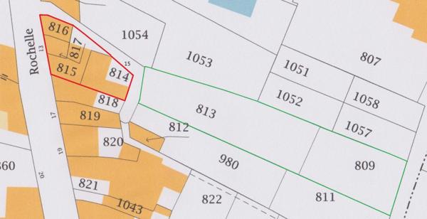 ENSEMBLE DE DEUX MAISONS DE VILLAGE A RESTAURER, COURETTE, GARAGE et JARDIN 785 m²