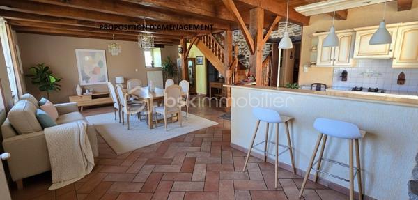 "VISITE VIRTUELLE DISPONIBLE SUR DEMANDE"

Charmante maison en pierre avec véranda, pompe à chaleur et magnifique jardin arboré a quelques minutes du super u de Josselin 

Laissez-vous séduire par cette très belle maison en pierre alliant le charme de l'ancien et le confort moderne, située dans un environnement agréable et verdoyant.

Vous découvrirez dès l'entrée une vaste pièce de vie lumineuse de 56 m² comprenant un séjour-salon convivial et une cuisine aménagée et équipée ouverte. Cet espace chaleureux s'ouvre sur une belle véranda, véritable pièce de vie supplémentaire permettant de profiter du jardin tout au long de l'année.

La maison offre une vie de plain-pied grâce à une chambre située au rez-de-chaussée avec sa salle d'eau privative. Vous bénéficierez également d'un WC indépendant ainsi que d'une grande buanderie très pratique au quotidien.

À l'étage, un palier dessert deux belles chambres de 14,5 m² et 18 m², une grande salle de bains ainsi qu'un second WC indépendant.

Un grenier aménageable complète l'ensemble et offre un beau potentiel d'agrandissement selon vos envies : chambres supplémentaires, bureau, salle de jeux ou espace détente.

Côté confort, cette propriété est équipée d'une pompe à chaleur ainsi que d'un ballon d'eau chaude thermodynamique, garantissant performance énergétique et économies au quotidien.

Vous profiterez également d'un vaste garage de 50 m² offrant de multiples possibilités de rangement, de stationnement ou d'atelier.

À l'extérieur, le charme opère immédiatement grâce à un magnifique terrain arboré agrémenté d'arbres fruitiers et d'un puits, idéal pour l'entretien du jardin.

Les atouts de cette propriété :

Maison en pierre pleine de caractère
Belle véranda lumineuse
Grande pièce de vie de 56 m²
Vie de plain-pied
Pompe à chaleur
Ballon d'eau chaude thermodynamique
Grenier aménageable
Garage de 50 m²
Puits
Magnifique terrain arboré avec arbres fruitiers

Une propriété chaleureuse et parfaitement entretenue, idéale pour les amoureux de la pierre à la recherche d'espace, de confort et d'un cadre de vie privilégié.