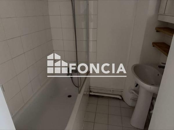 Location Appartement 3 pièces 53.63 m² - 5 RUE JULES VALLES Paris 75011