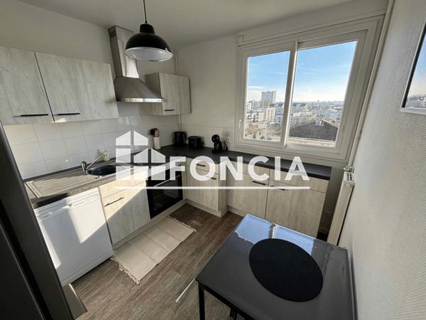 Location Studio meublé 9.77 m² - 5 RUE LOUIS XI La Riche 37520