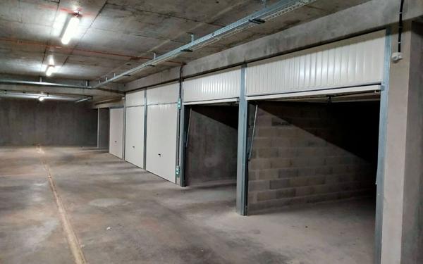 Stationnement à louer    Rumilly