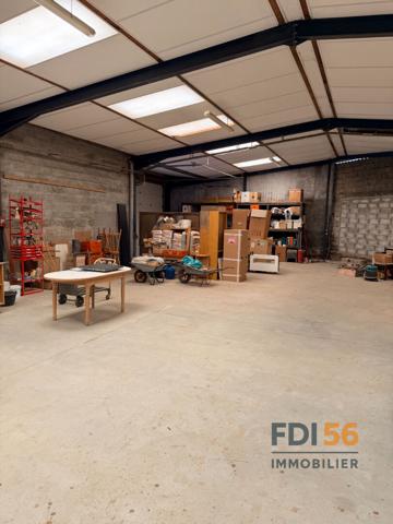 A VENDRE TRES BEAU LOCAL ATELIER BUREAUX DE 550M2 À 20 MINUTES DE LORIENT , Hennebont