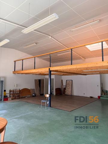 A VENDRE TRES BEAU LOCAL ATELIER BUREAUX DE 550M2 À 20 MINUTES DE LORIENT , Hennebont