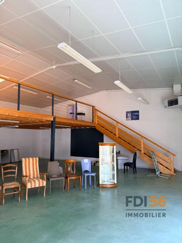 A VENDRE TRES BEAU LOCAL ATELIER BUREAUX DE 550M2 À 20 MINUTES DE LORIENT , Hennebont