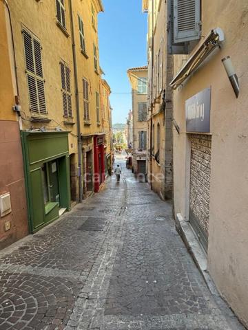 Local à Louer HYERES (83) - Centre Historique - Rue Portalet