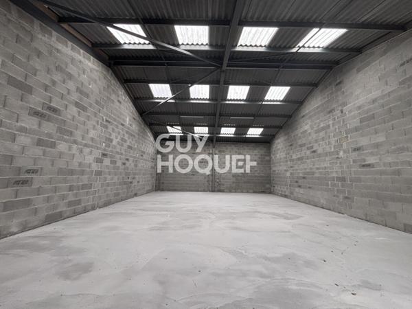 LOCAL / ENTREPÔT NEUF à louer 147 m² avec extérieur