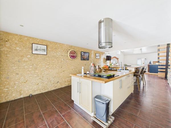 Maison traditionnelle à Saint-Martin-d'Ary, 3 Chambres, jardin