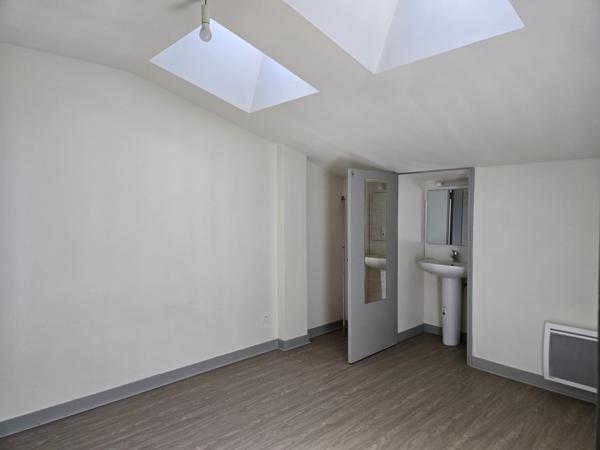 Appartement
                                                                                                                                                                                                                                                                                                                        4 pièce(s)                                                                                                                                                                                                          3 chambre(s)                                                                                                                                                                                                          111  m²