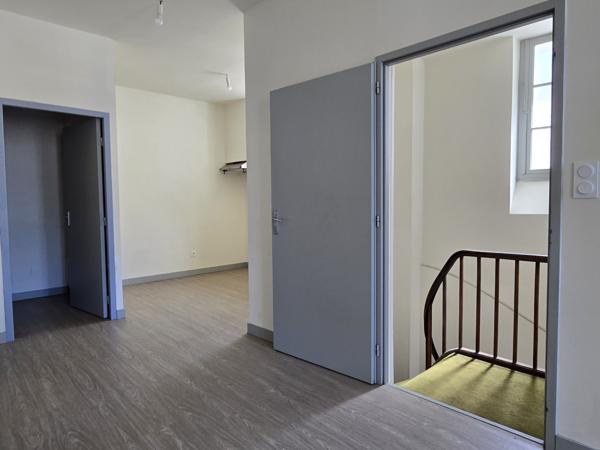 Appartement
                                                                                                                                                                                                                                                                                                                        4 pièce(s)                                                                                                                                                                                                          3 chambre(s)                                                                                                                                                                                                          111  m²