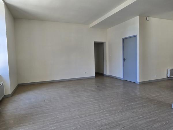 Appartement
                                                                                                                                                                                                                                                                                                                        4 pièce(s)                                                                                                                                                                                                          3 chambre(s)                                                                                                                                                                                                          111  m²