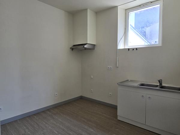 Appartement
                                                                                                                                                                                                                                                                                                                        4 pièce(s)                                                                                                                                                                                                          3 chambre(s)                                                                                                                                                                                                          111  m²